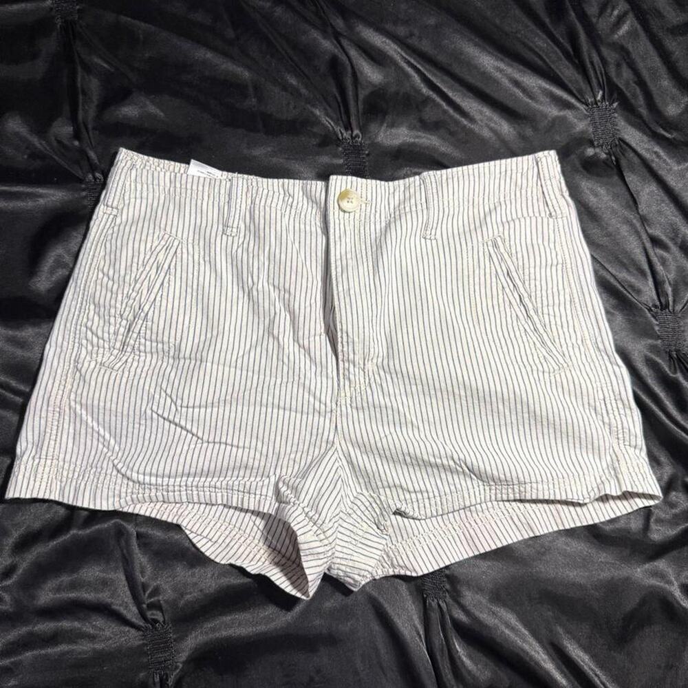 American eagle outfitters white with
